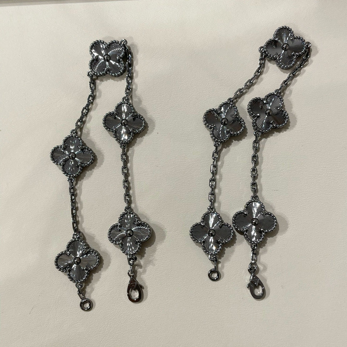 [⭐Hevara Jewelry]CLOVER 5 MOTIF BLACK BRACELET