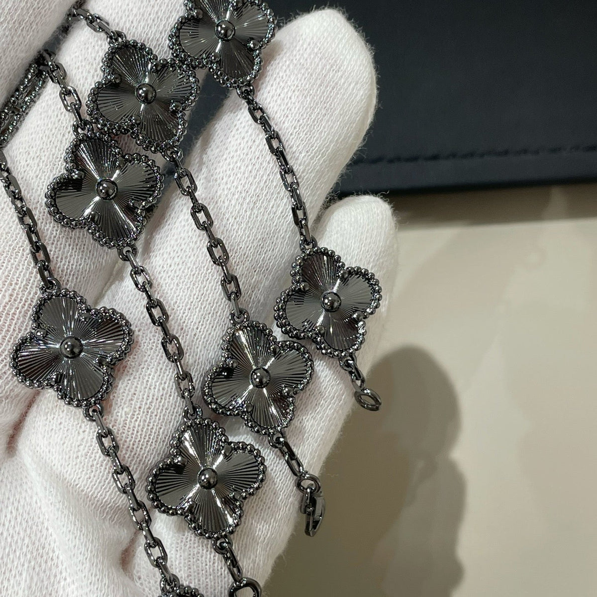 [⭐Hevara Jewelry]CLOVER 5 MOTIF BLACK BRACELET