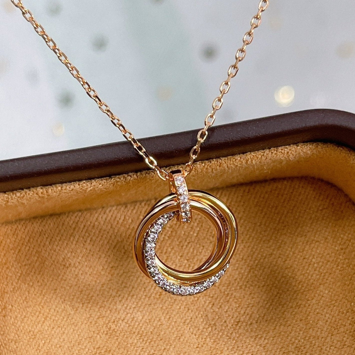[⭐Hevara Jewelry]TRINITY NECKLACE SILVER GOLD PINK GOLD DIAMONDS