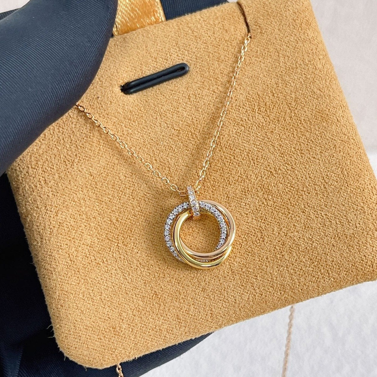 [⭐Hevara Jewelry]TRINITY NECKLACE SILVER GOLD PINK GOLD DIAMONDS