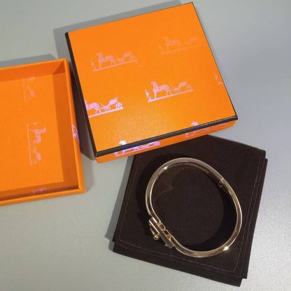 [⭐Hevara Jewelry]H RED BRACELET