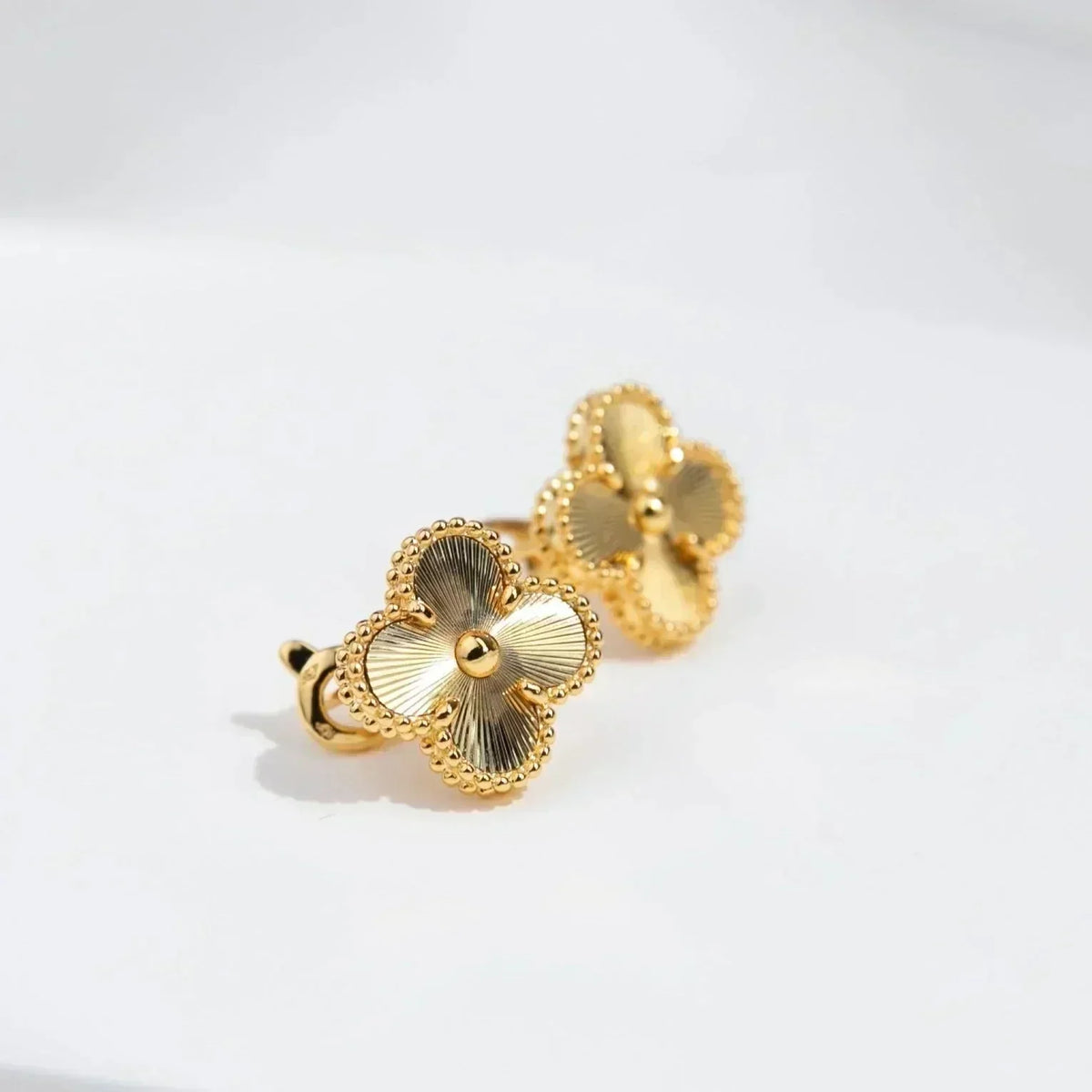 [⭐Hevara Jewelry]CLOVER MEDIUM 1 MOTIFS LASER EARRINGS