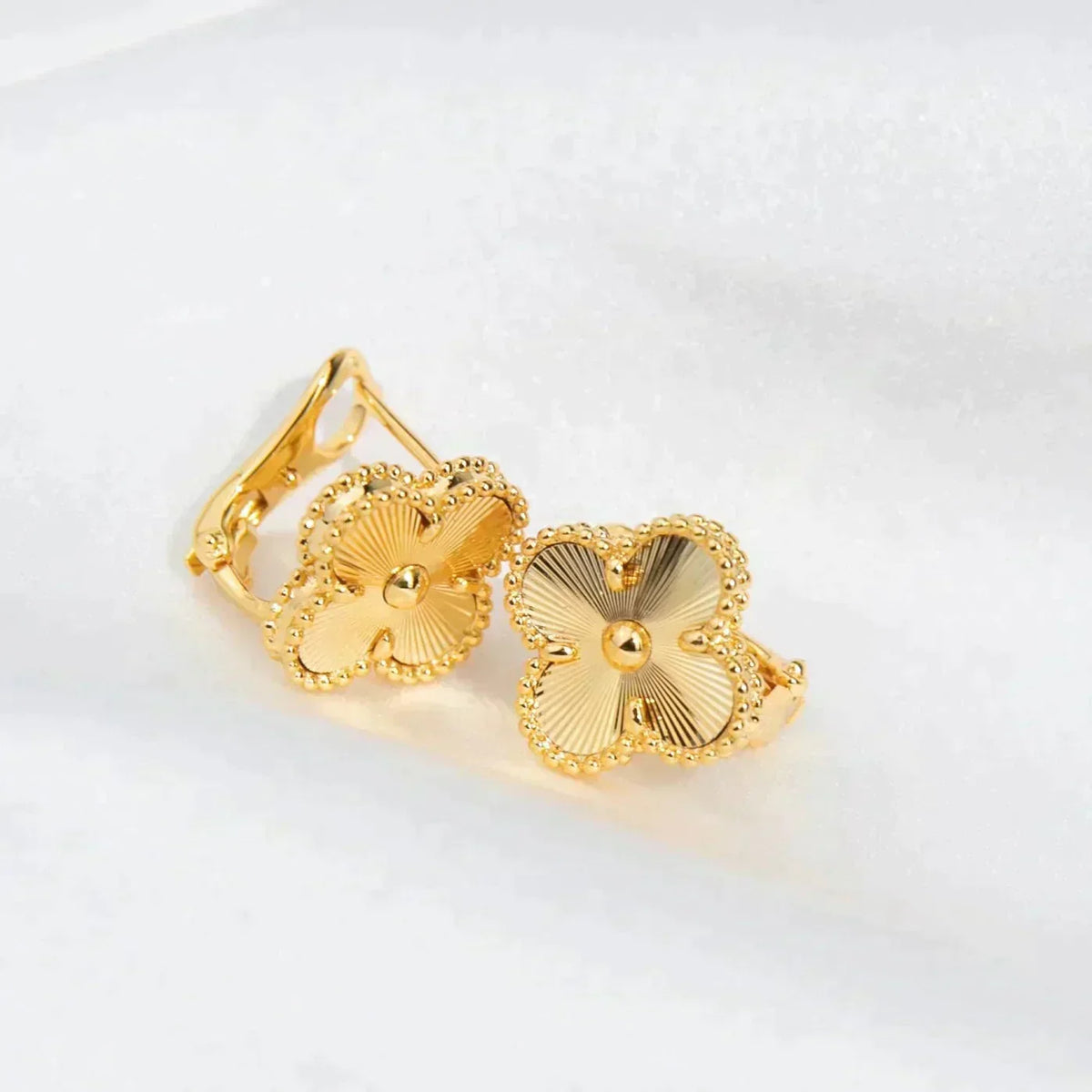 [⭐Hevara Jewelry]CLOVER MEDIUM 1 MOTIFS LASER EARRINGS