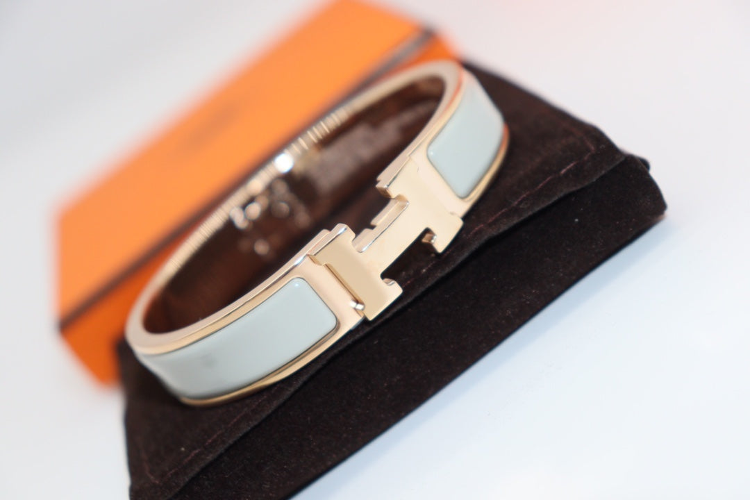 [⭐Hevara Jewelry]H LIGHT BLUE BRACELET