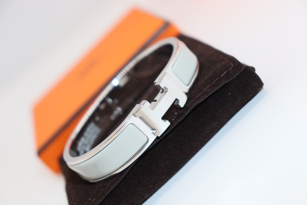 [⭐Hevara Jewelry]H LIGHT BLUE BRACELET