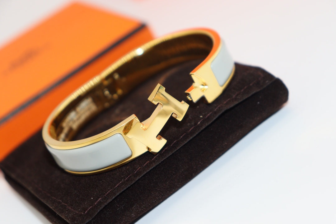 [⭐Hevara Jewelry]H LIGHT BLUE BRACELET