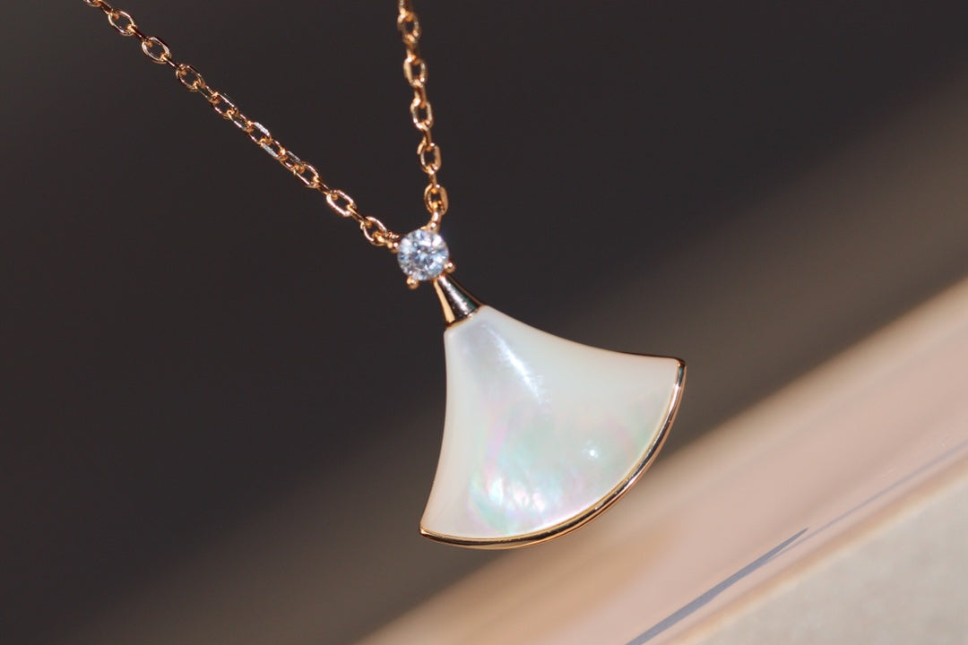 [⭐Hevara Jewelry]DREAM NECKLACE WHITE MOP PINK GOLD 1 DIAMOND