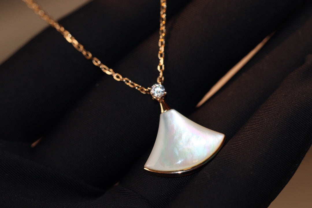 [⭐Hevara Jewelry]DREAM NECKLACE WHITE MOP PINK GOLD 1 DIAMOND