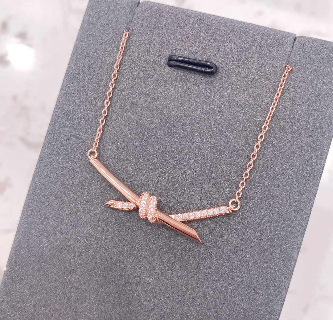 [Hevara Jewelry]KNOT NECKLACE DIAMONDS
