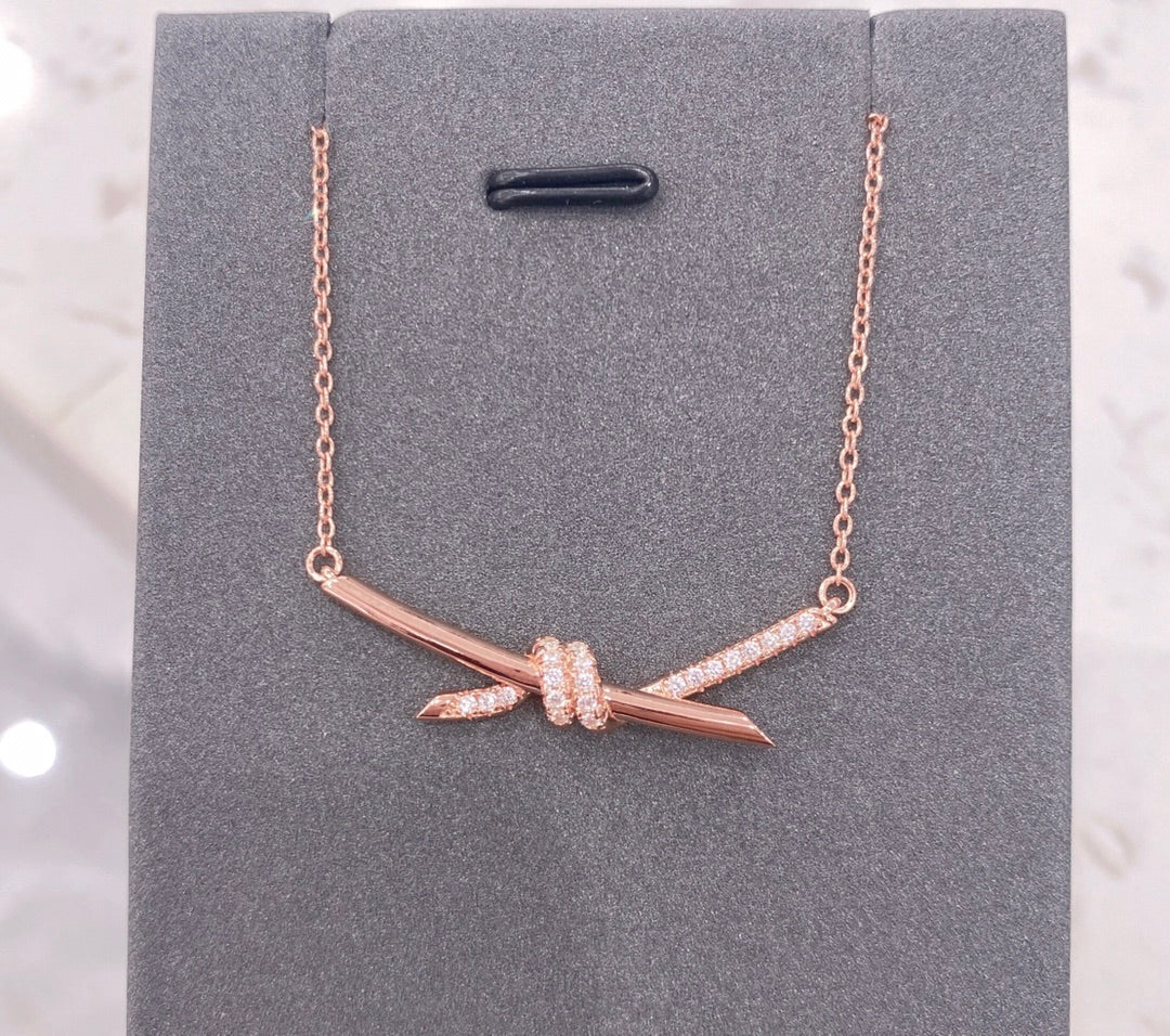 [Hevara Jewelry]KNOT NECKLACE DIAMONDS