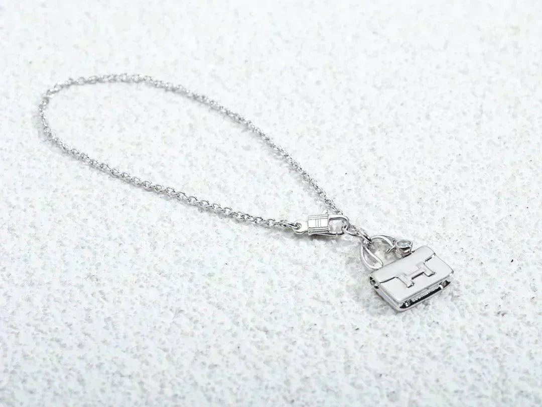 [⭐Hevara Jewelry]AMULETTE PEDANT SILVER NECKLACE