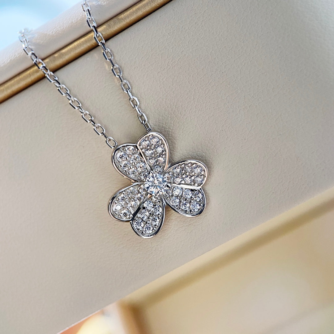 [⭐Hevara Jewelry]CLOVER DIAMOND NECKLACE SILVER