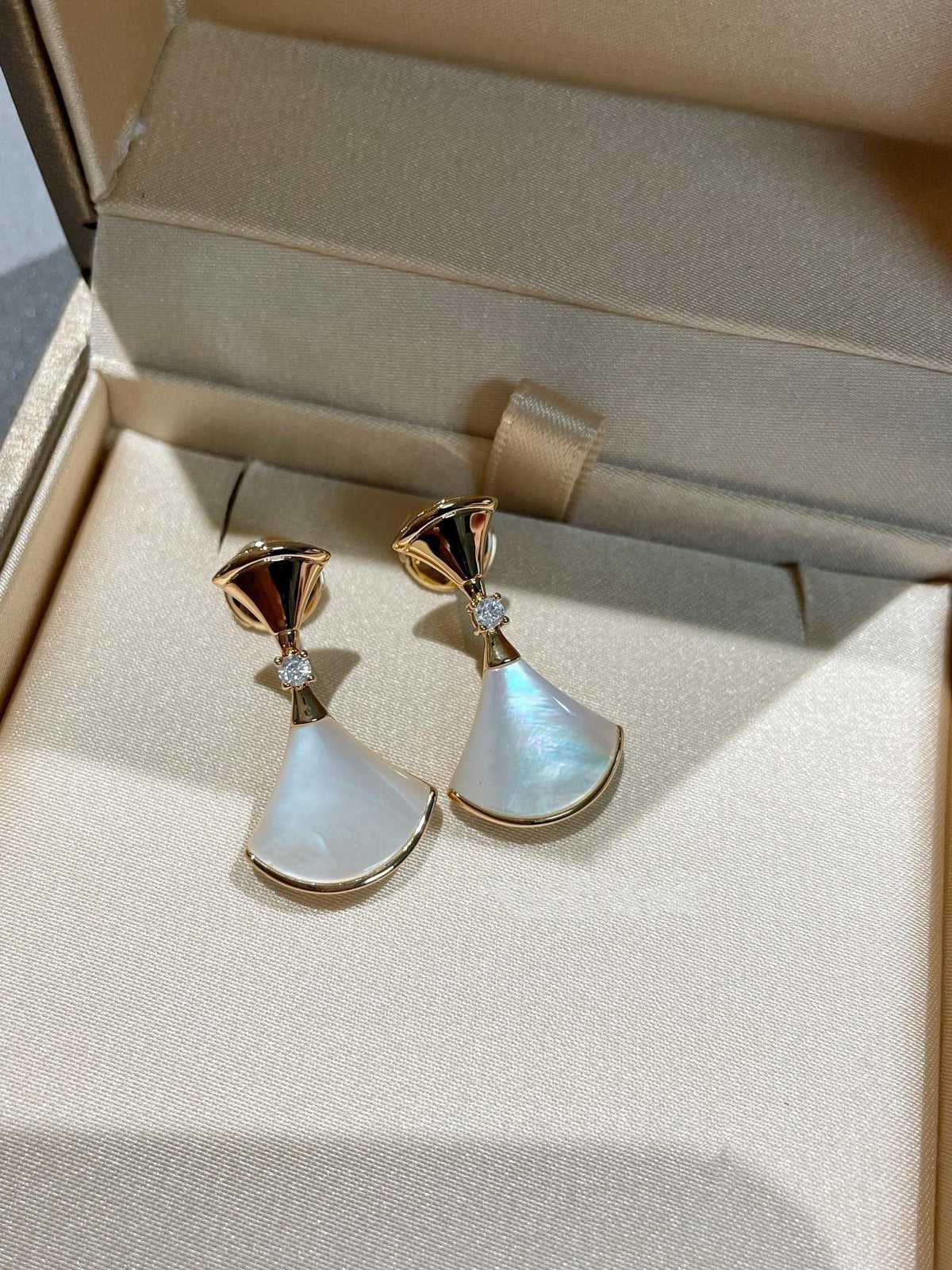 [⭐Hevara Jewelry]DREAM MOP 1 DIAMOND EARRINGS
