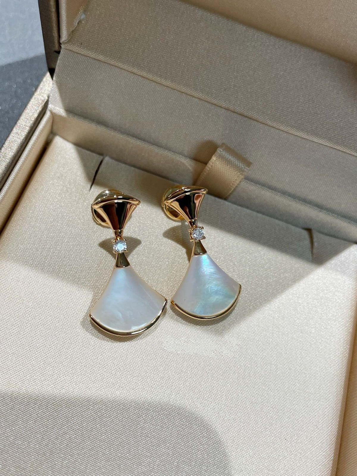 [⭐Hevara Jewelry]DREAM MOP 1 DIAMOND EARRINGS