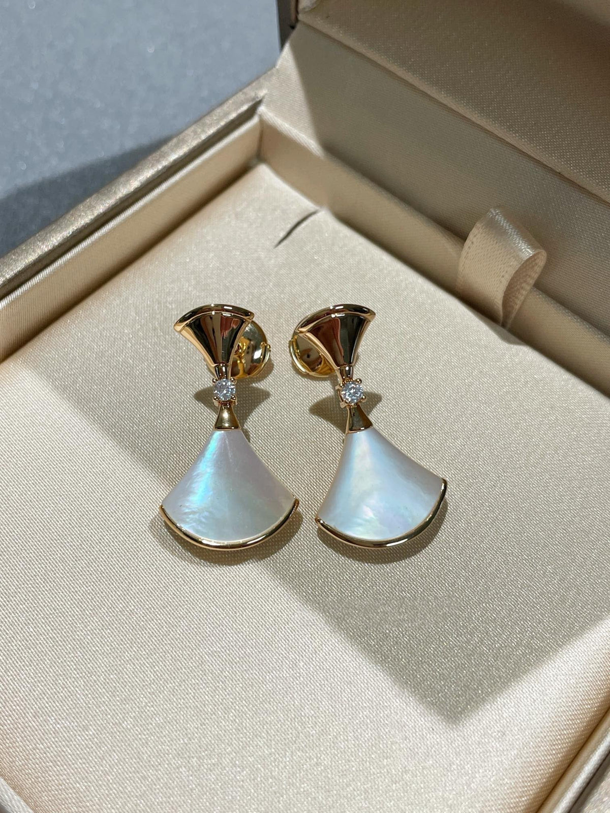 [⭐Hevara Jewelry]DREAM MOP 1 DIAMOND EARRINGS