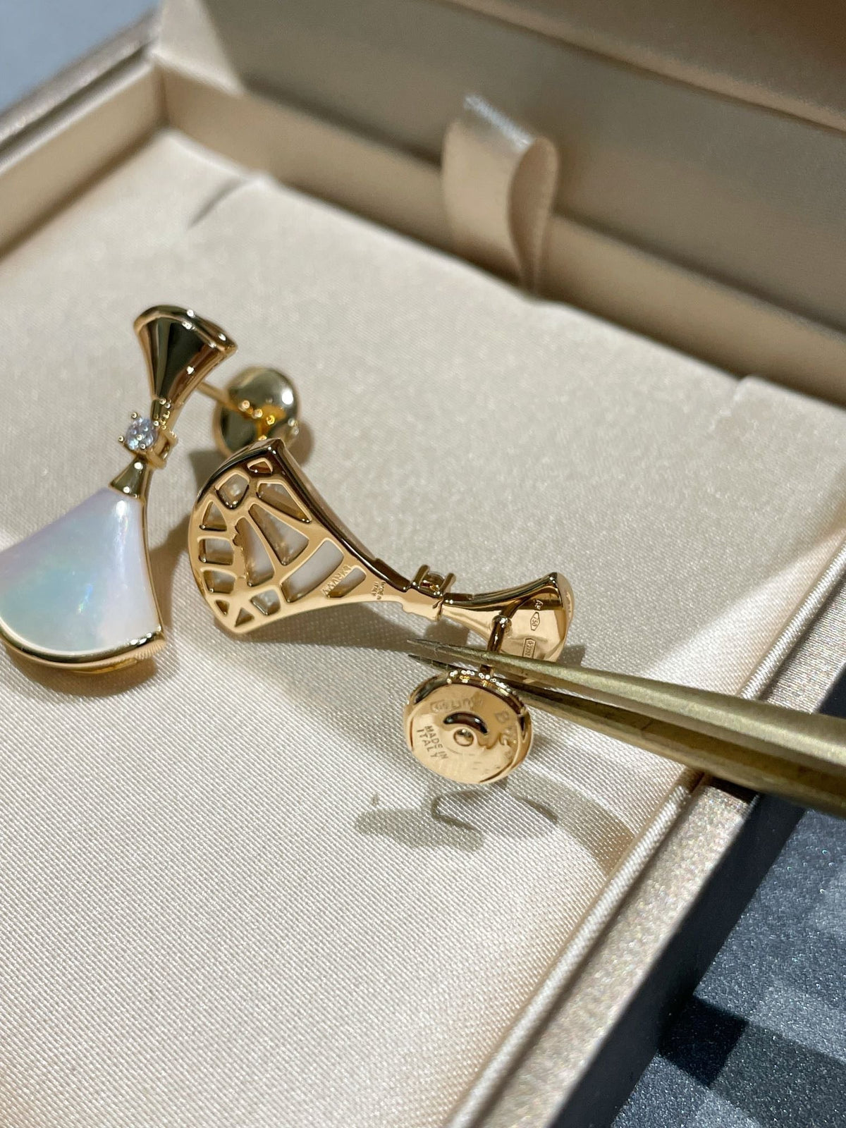 [⭐Hevara Jewelry]DREAM MOP 1 DIAMOND EARRINGS