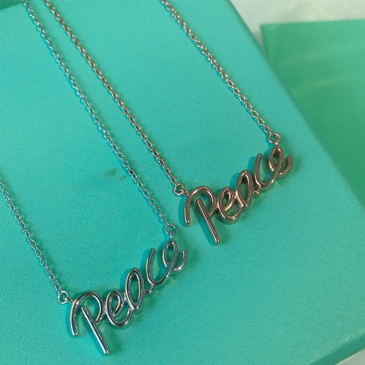 [Hevara Jewelry]PEACE TEXT PEDANT NECKLACE