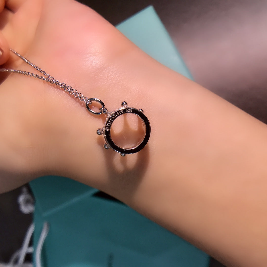 [Hevara Jewelry]CROWN PEDANT NECKLACE