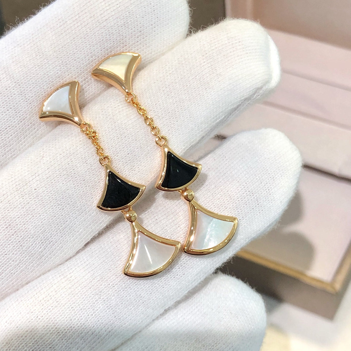 [⭐Hevara Jewelry]DREAM EARRINGS 3 MOTIFS ONYX MOP PINK GOLD