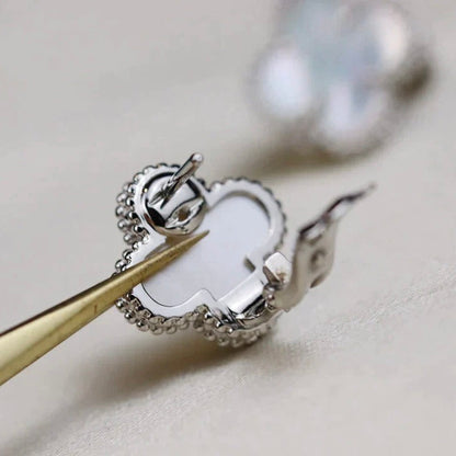 [⭐Hevara Jewelry]CLOVER MEDIUM 1 MOTIFS  WHITE MOP EARRINGS SILVER