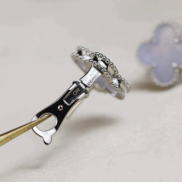 [⭐Hevara Jewelry]CLOVER MEDIUM 1 MOTIFS  WHITE MOP EARRINGS SILVER