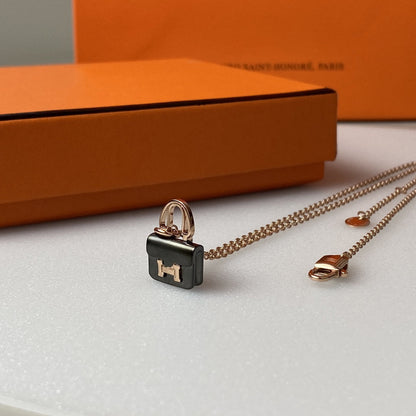 [⭐Hevara Jewelry]CONSTANCE BLACK PEDANT PINK GOLD NECKLACE