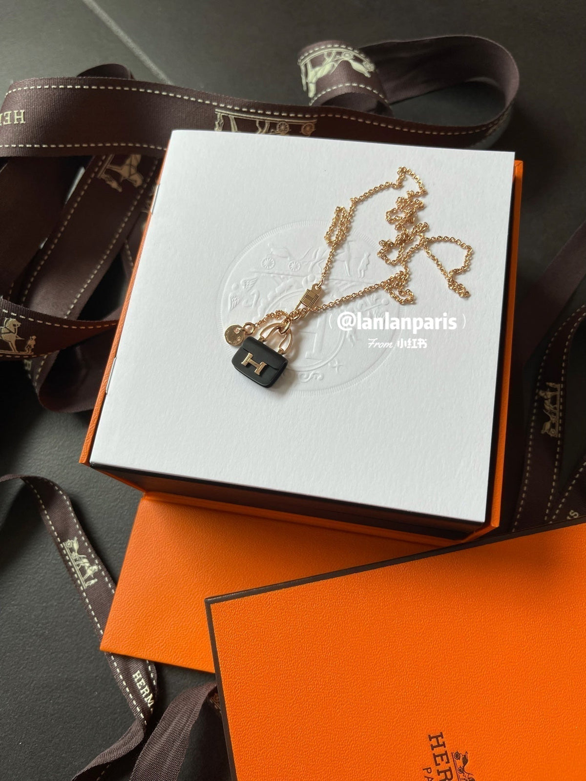 [⭐Hevara Jewelry]CONSTANCE BLACK PEDANT PINK GOLD NECKLACE