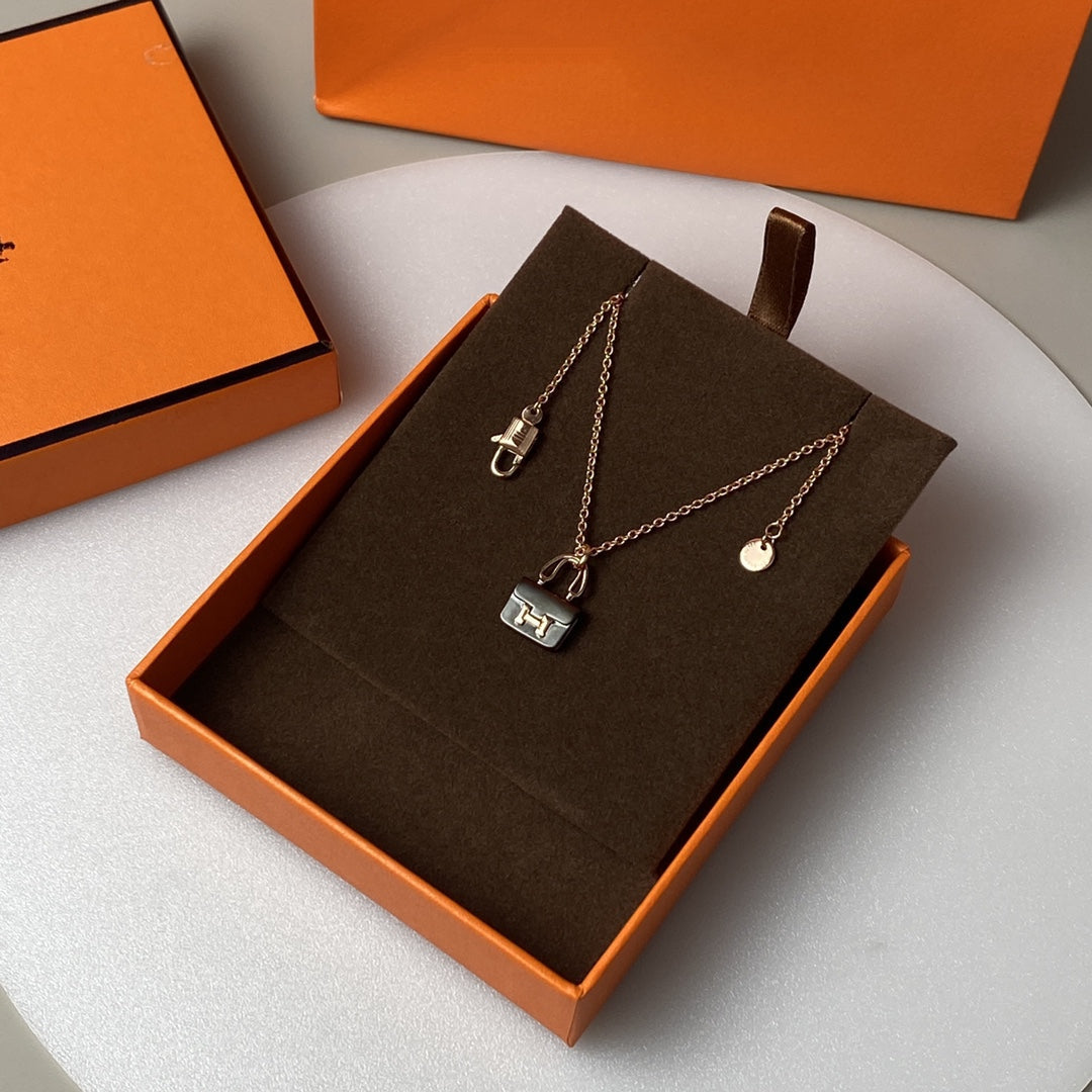 [⭐Hevara Jewelry]CONSTANCE BLACK PEDANT PINK GOLD NECKLACE