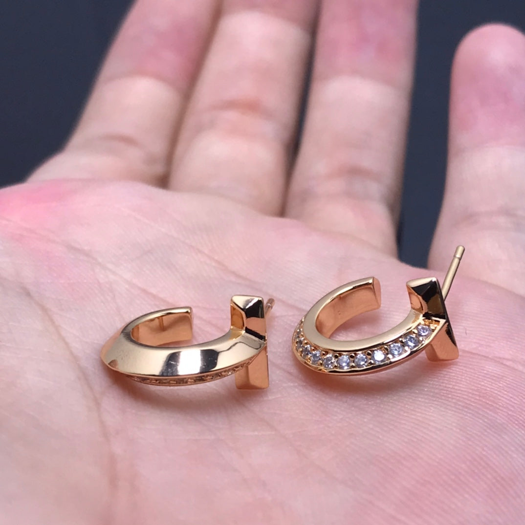 [Hevara Jewelry]T HOOP DIAMOND EARRINGS