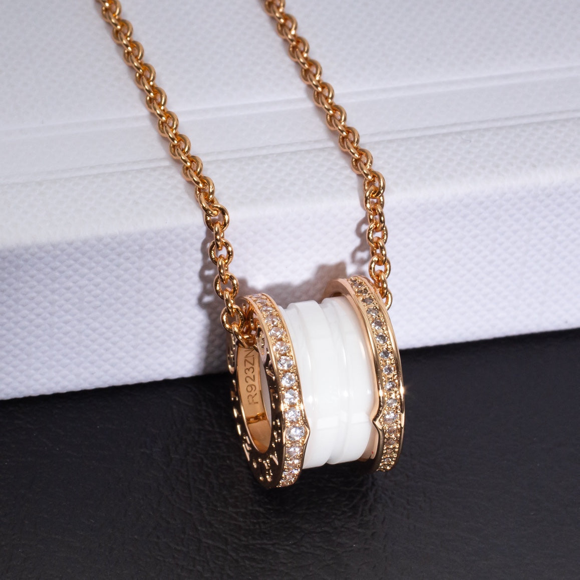 [⭐Hevara Jewelry]ZERO 1 WHITE CERAMIC PINK GOLD DIAMOND NECKLACE