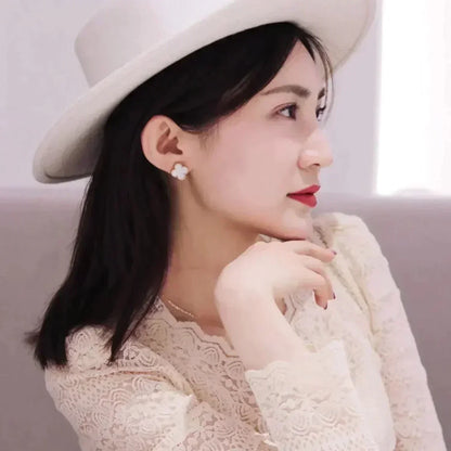 [⭐Hevara Jewelry]CLOVER MEDIUM 1 MOTIFS  WHITE MOP STUD EARRINGS