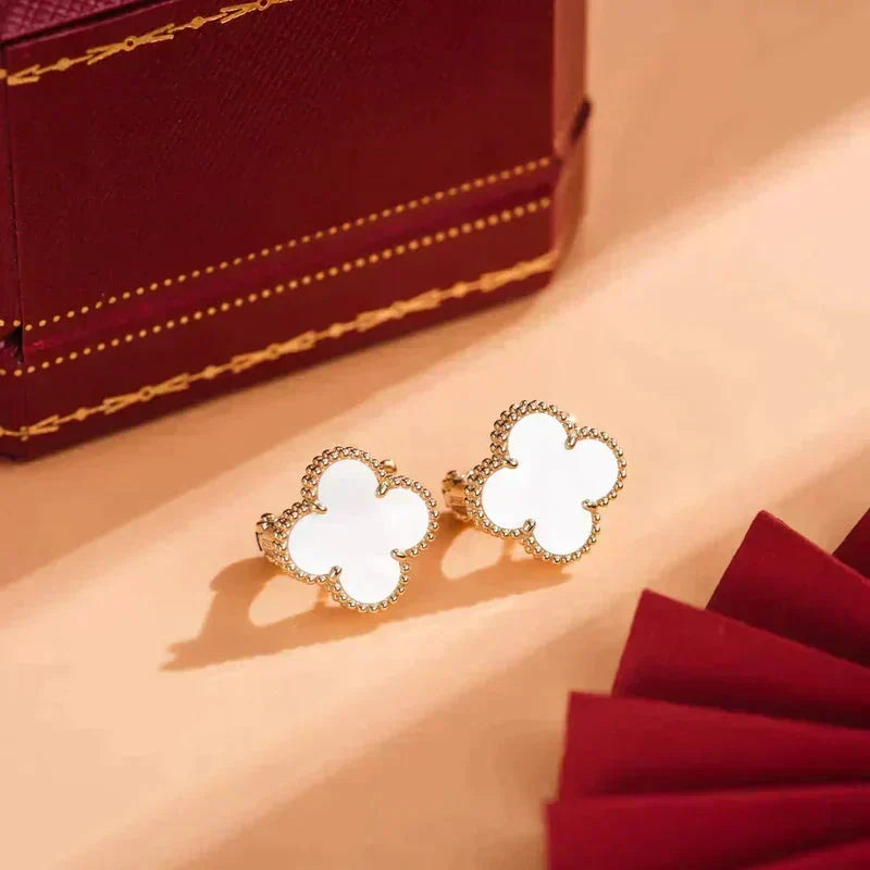 [⭐Hevara Jewelry]CLOVER MEDIUM 1 MOTIFS  WHITE MOP STUD EARRINGS