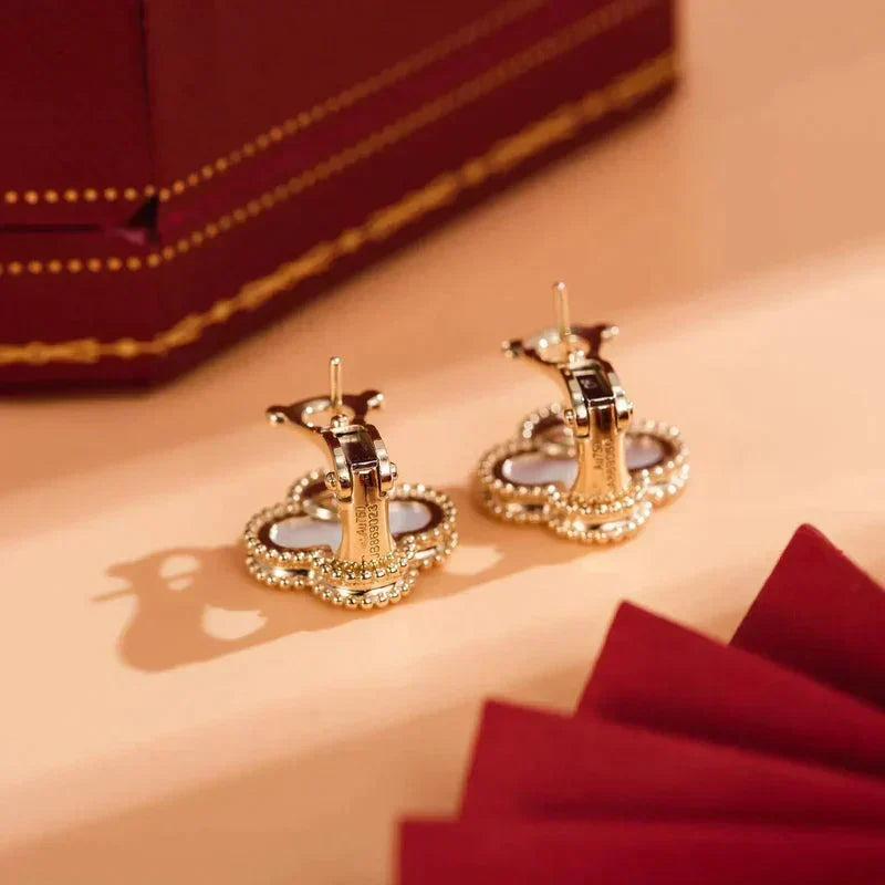 [⭐Hevara Jewelry]CLOVER MEDIUM 1 MOTIFS  WHITE MOP STUD EARRINGS