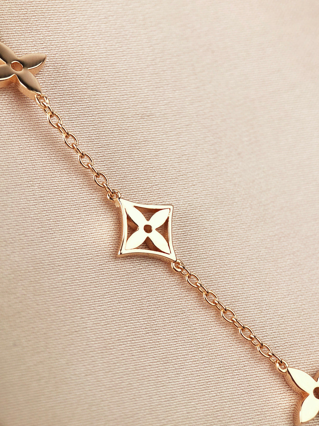 [⭐Hevara Jewelry]STAR AND SUN 7 MOTIFS GOLD BRACELET