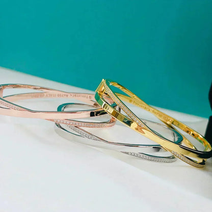 [Hevara Jewelry]NARROW HINGED BANGLEIN WITH DIAMONDS SMALL