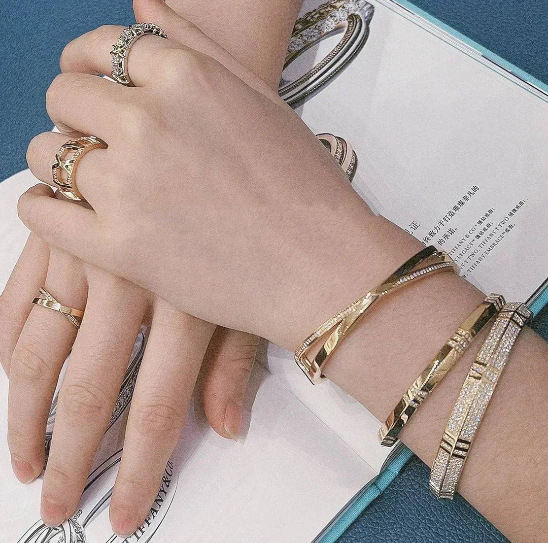 [Hevara Jewelry]NARROW HINGED BANGLEIN WITH DIAMONDS SMALL