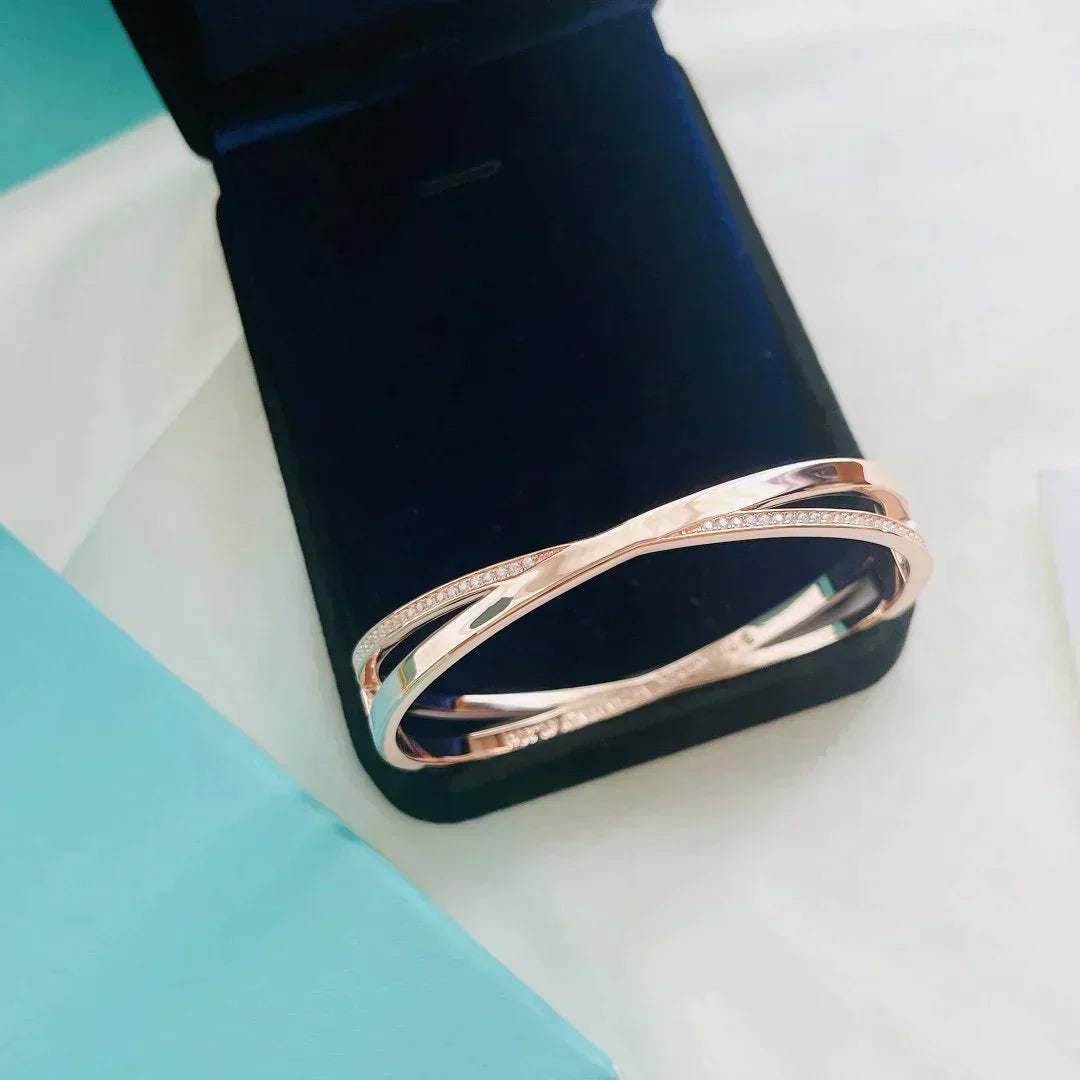 [Hevara Jewelry]NARROW HINGED BANGLEIN WITH DIAMONDS SMALL