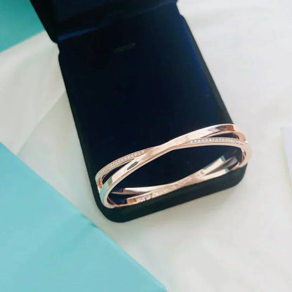 [Hevara Jewelry]NARROW HINGED BANGLEIN WITH DIAMONDS SMALL