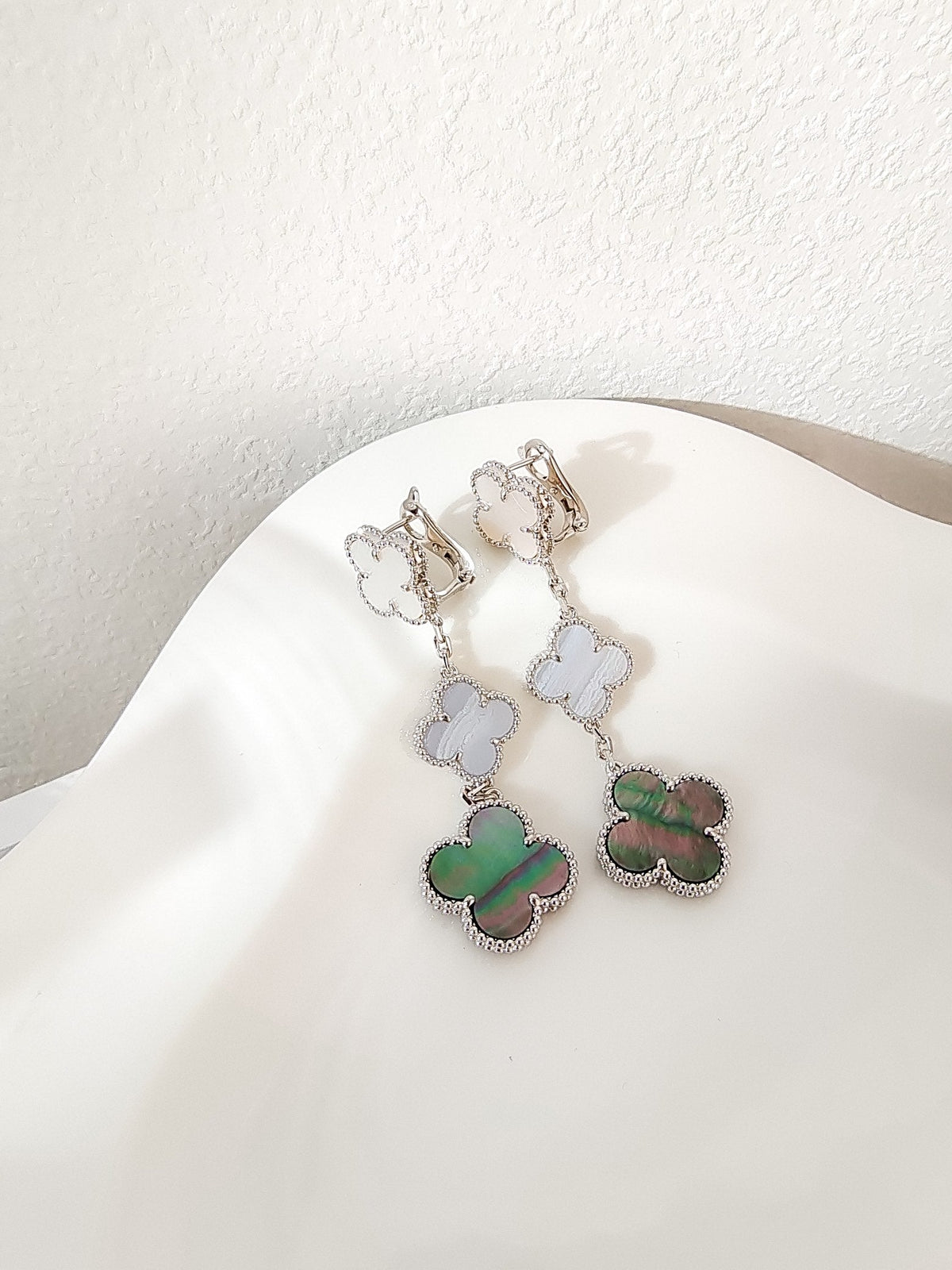 [⭐Hevara Jewelry]CLOVER 3 MOTIFS CHALCEDONY DARK MOP SILVER EARRINGS