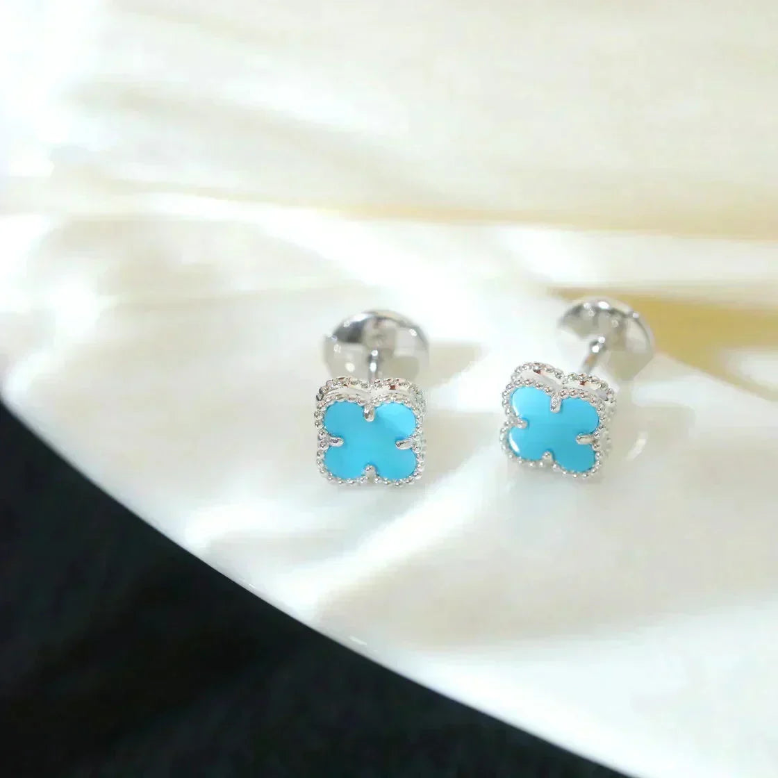 [⭐Hevara Jewelry]CLOVER MINI 9.5MM ONYX STUD EARRINGS SILVER