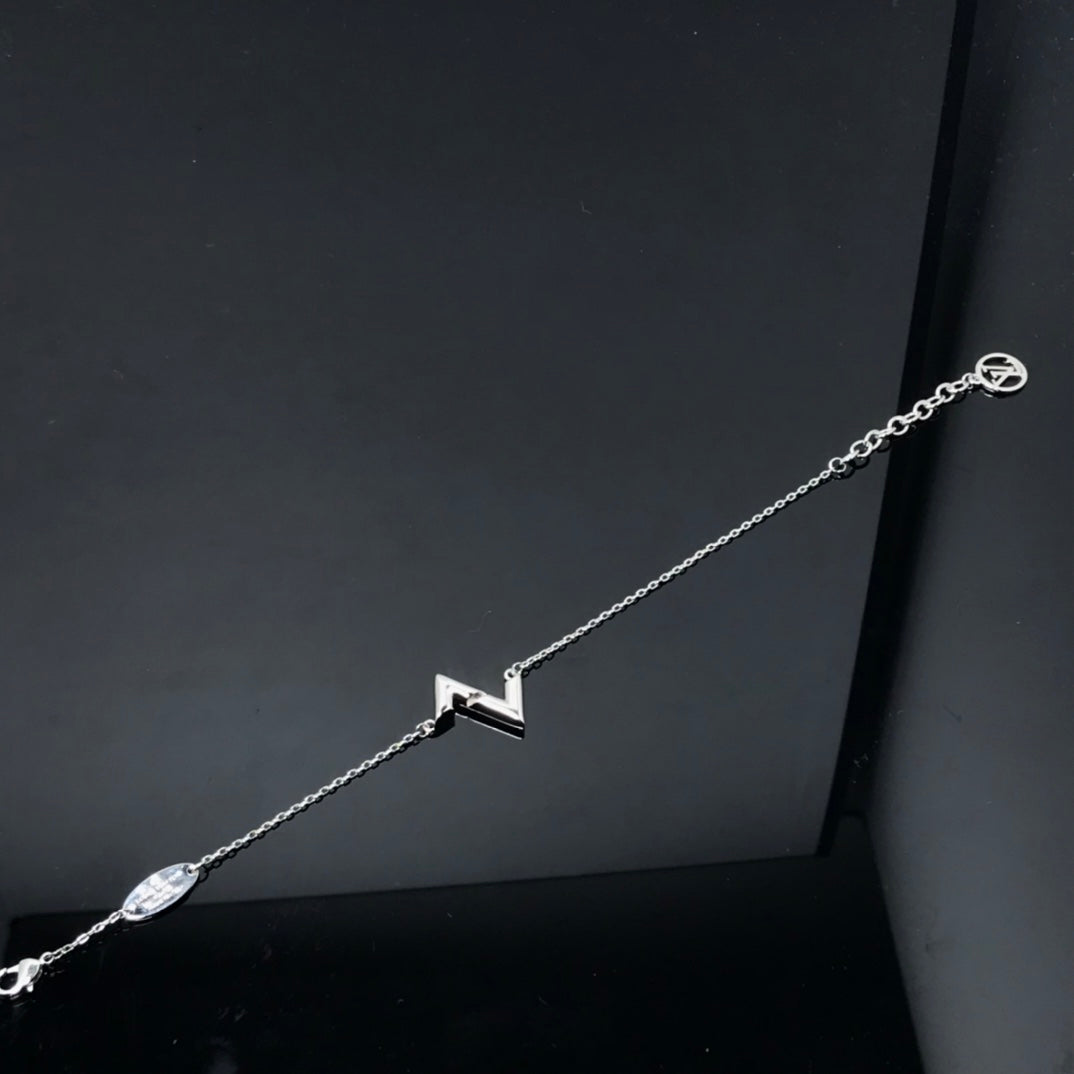 [⭐Hevara Jewelry]VOLT LV LOGO BRACELET
