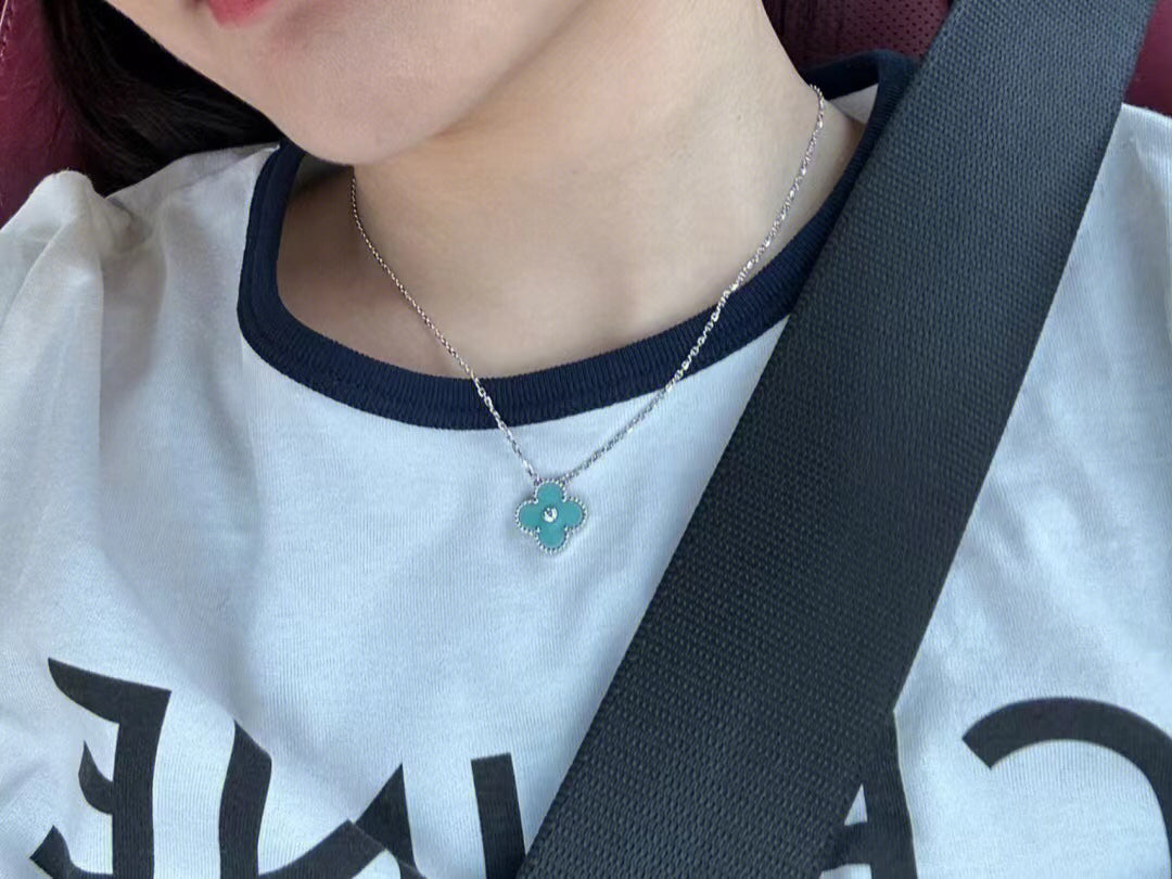 [⭐Hevara Jewelry]CLOVER 1 DIAMOND LIGHT BLUE SILVER NECKLACE