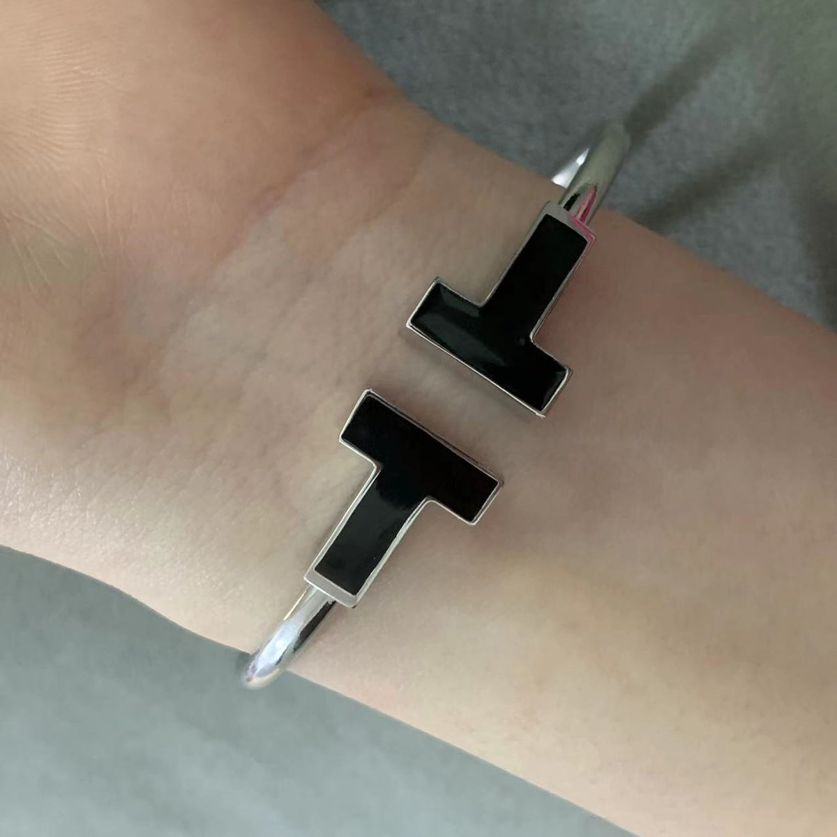 [Hevara Jewelry]T WIDE ONYX OPEN BRACELET