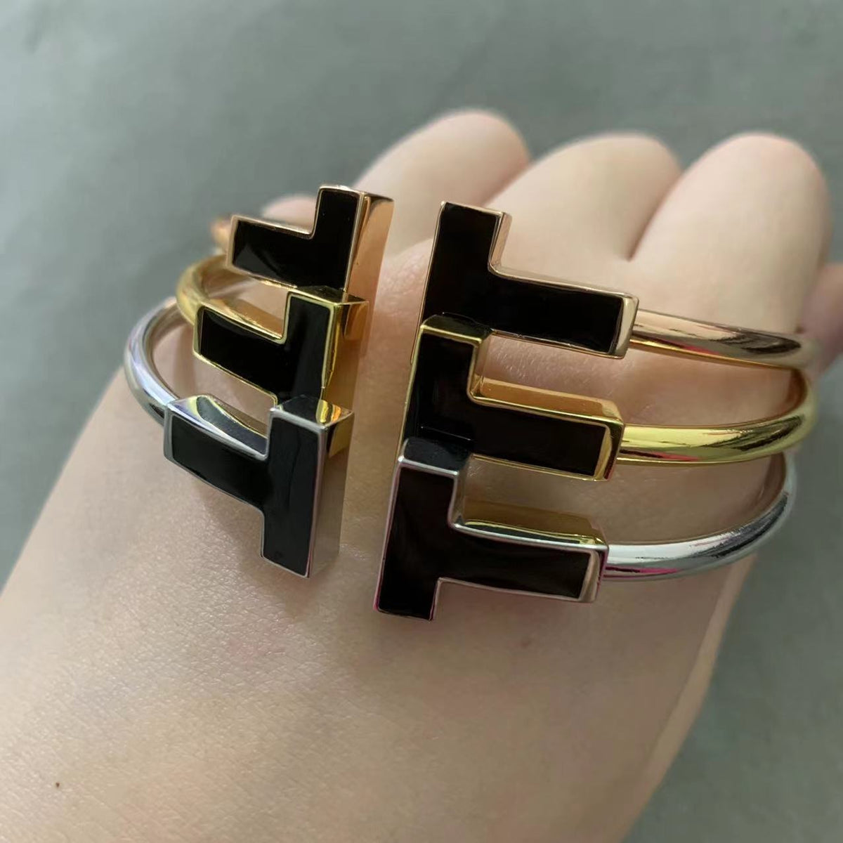 [Hevara Jewelry]T WIDE ONYX OPEN BRACELET
