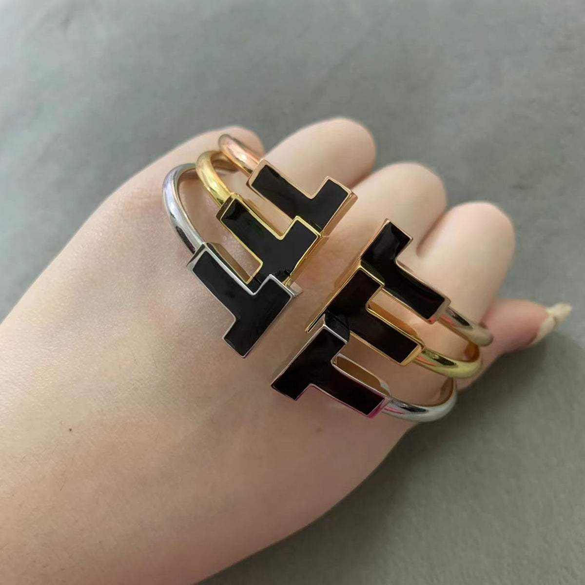 [Hevara Jewelry]T WIDE ONYX OPEN BRACELET