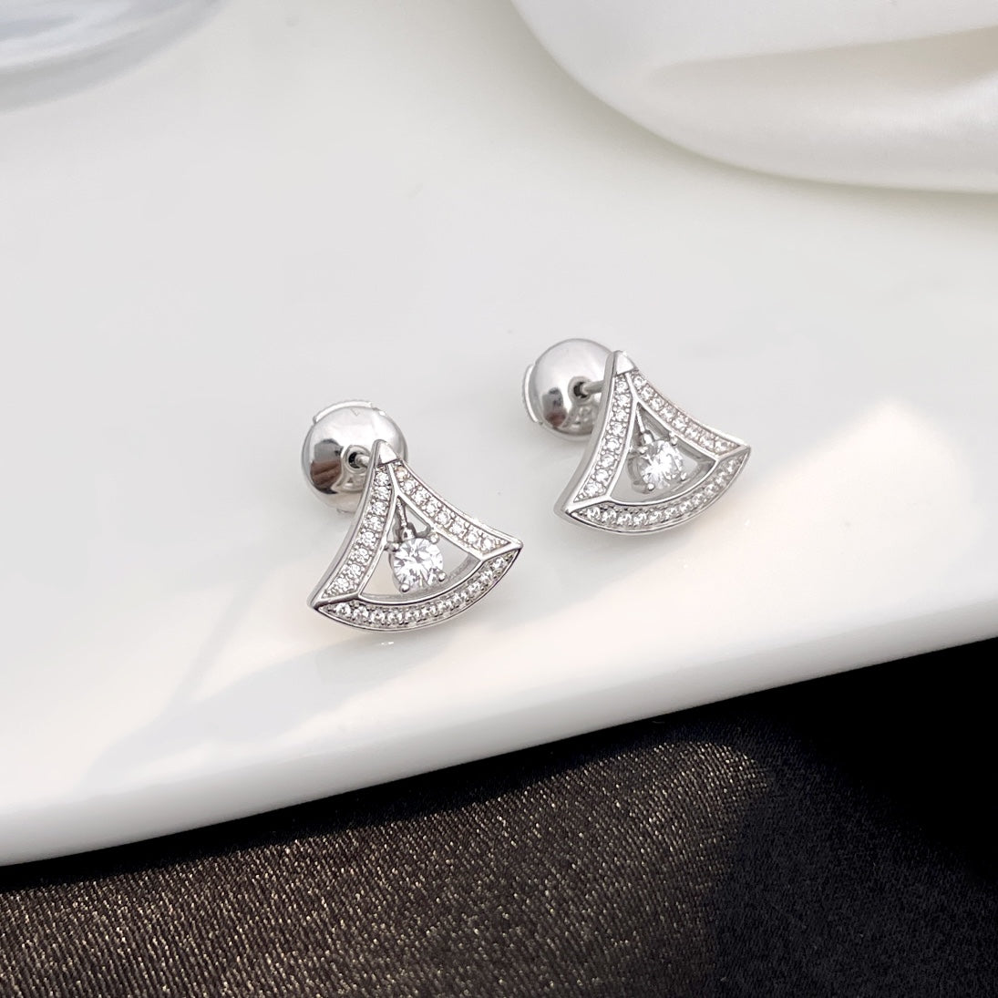 [⭐Hevara Jewelry]DREAM MINI DIAMOND STUD EARRINGS