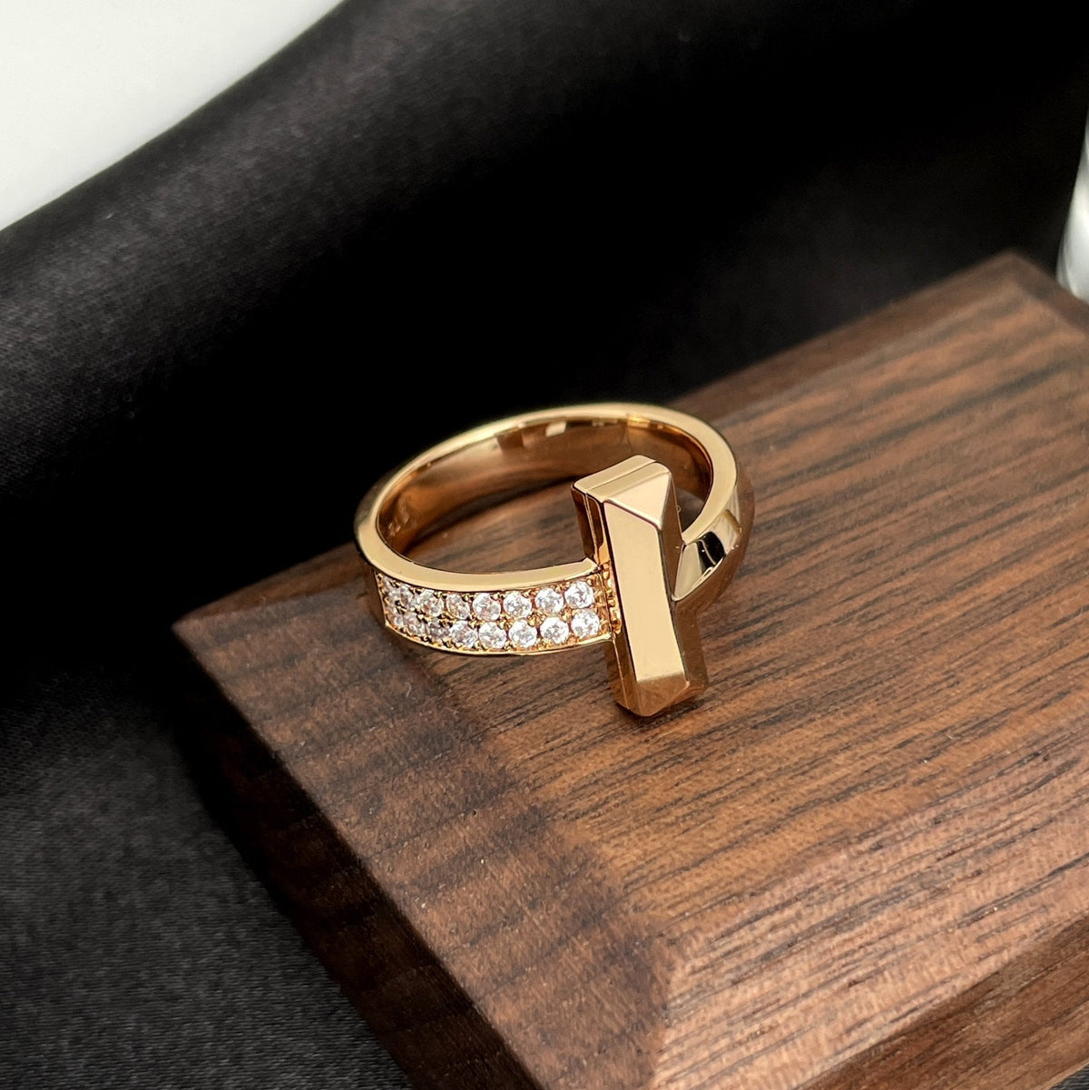 [Hevara Jewelry]T WIDE DIAMOND RING