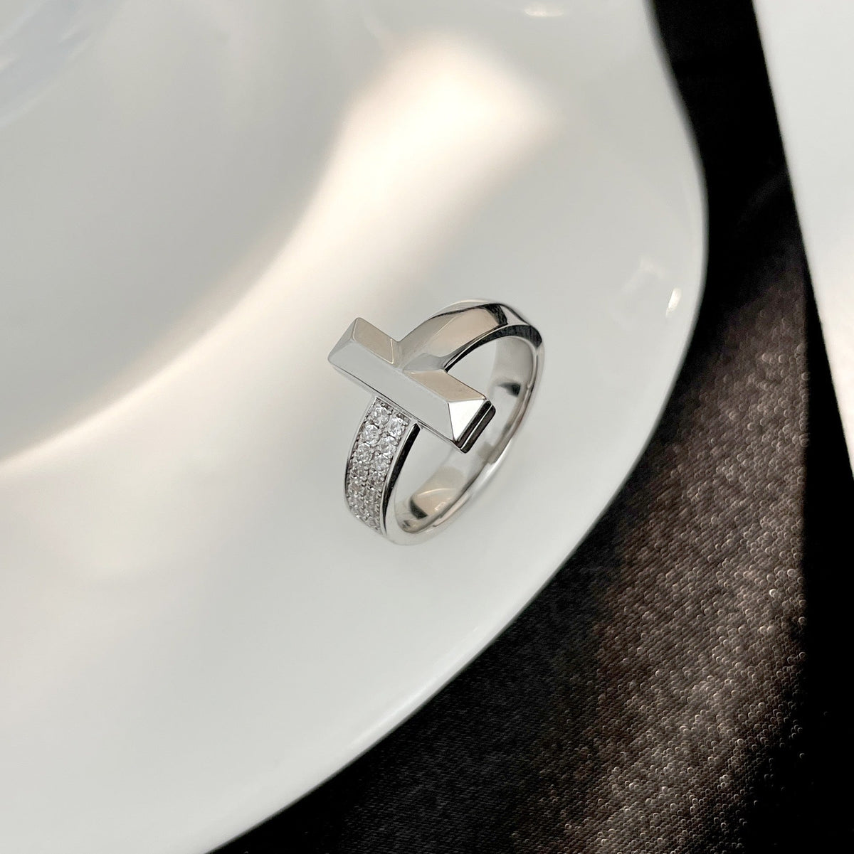 [Hevara Jewelry]T WIDE DIAMOND RING