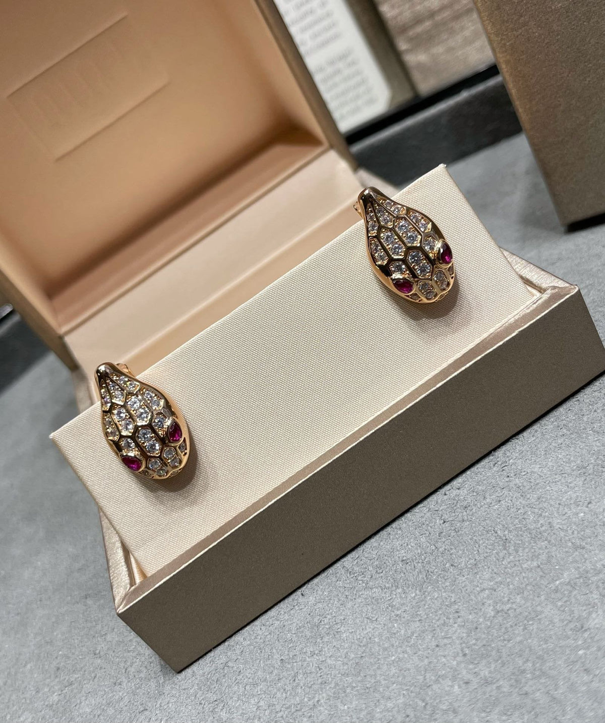 [⭐Hevara Jewelry]SERPENT DIAMOND STUD EARRINGS