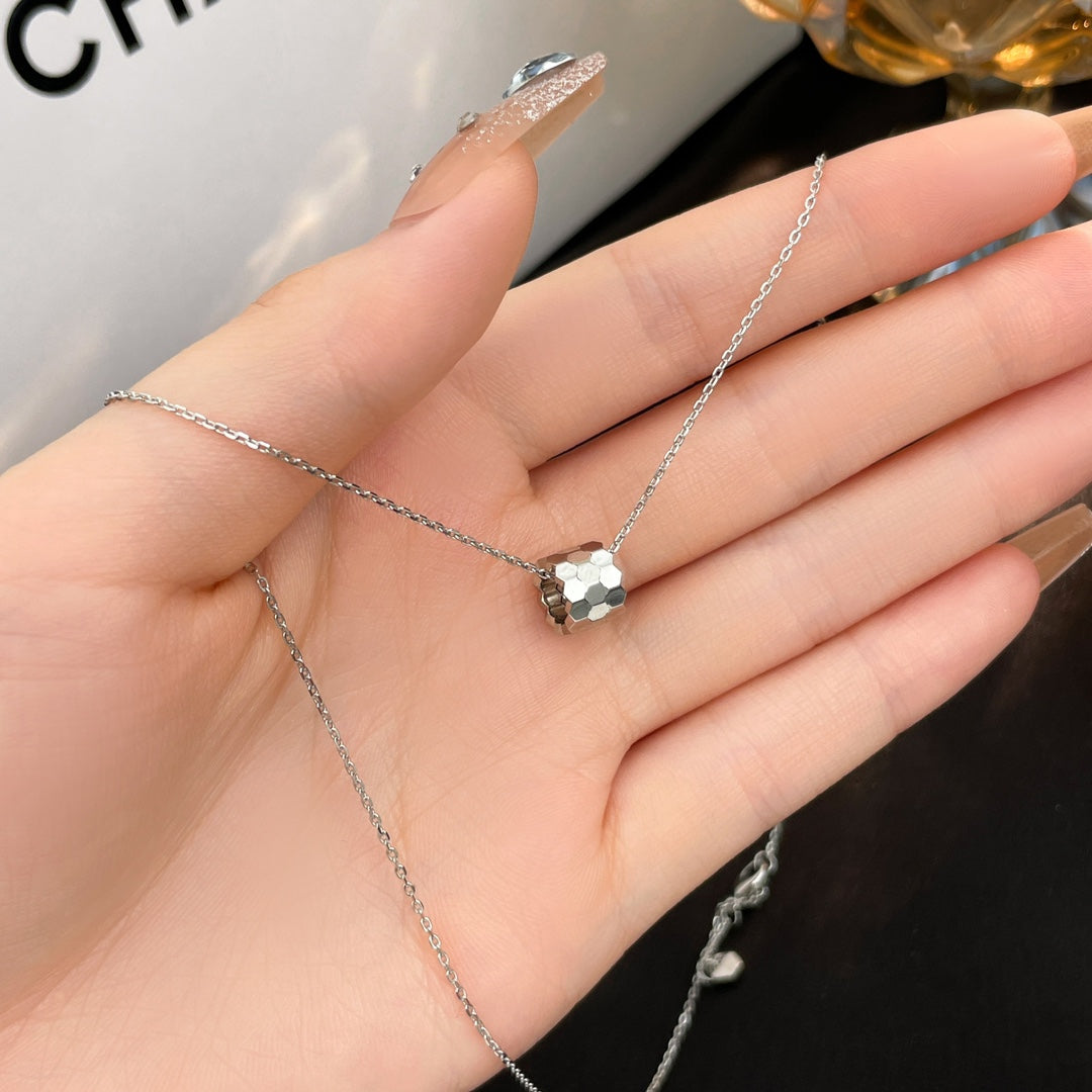[⭐Hevara Jewelry]BEE MINI NECKLACE